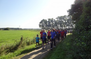 Rund Rundweg um das Reeser Meer für Spaziergänger, Jogger und Radfahrer.