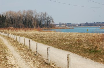 Engagement für den Niederrhein: Die Kieswerk Grotendonk GmbH richtet See- und Uferbereiche naturnah her.