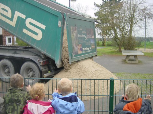 Kies- und Sandunternehmen vom Niederrhein sponsern über  2.000 Tonnen Sand an 160 Kindergärten